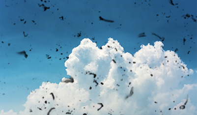 비문증 시야 이미지 — 하늘을 볼 때 떠다니는 점이나 실 같은 검은 그림자가 보이는 비문증 증상을 시각적으로 표현함.